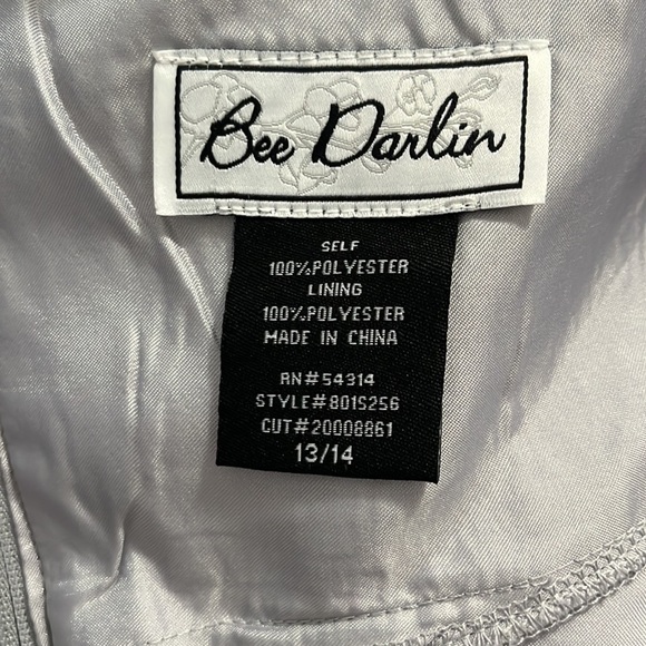 Bee Darlin V neck Spaghetti strap Maxi Prom dress with a slit and pockets - Picture 6 of 8